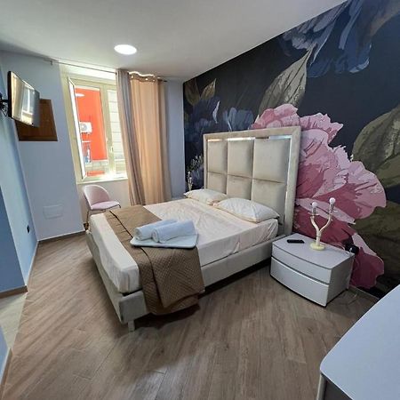 In Piazzetta Bed and Breakfast Napoli Eksteriør billede